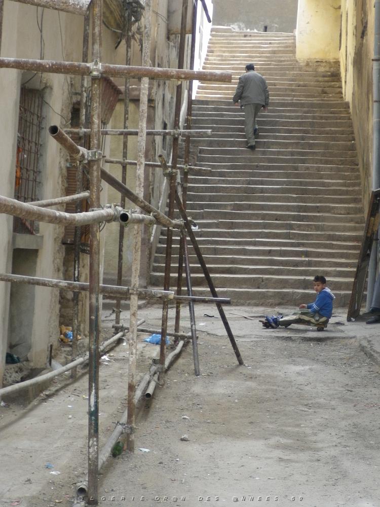 1989 les petits escaliers rue baenziger qui demarrer rue des jardins pour finir bd stalingrad.JPG